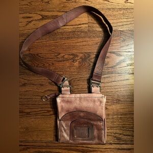 Elegant Tan Leather Messenger Bag